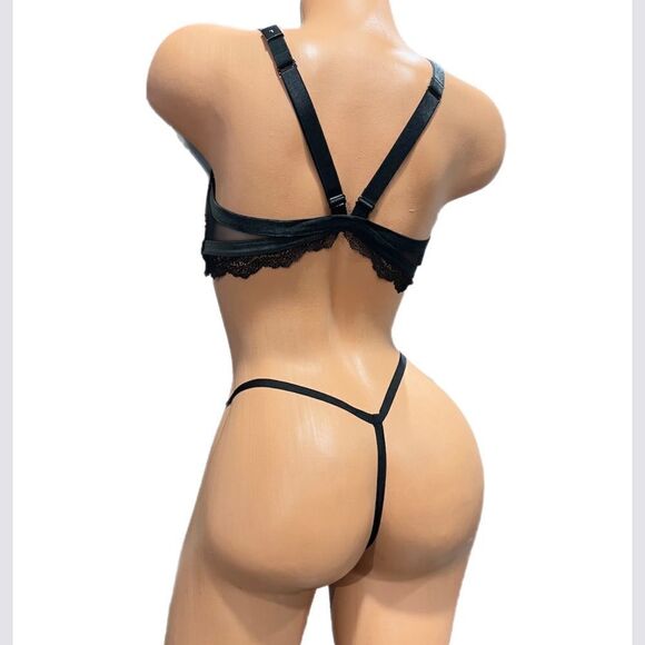 Victoria’s Secret set Padded Velvet trim bralette bra & Sexy lace V-string panty - Picture 3 of 3